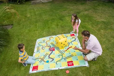 Games Garden Snakes and Ladders
